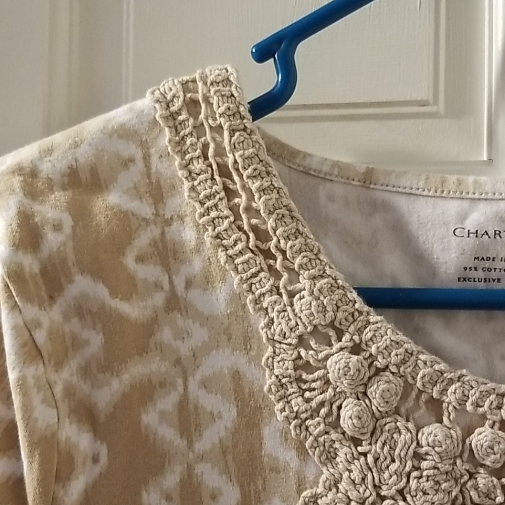3 for 15$ -Tan and white embroidered t shirt - Picture 4 of 4